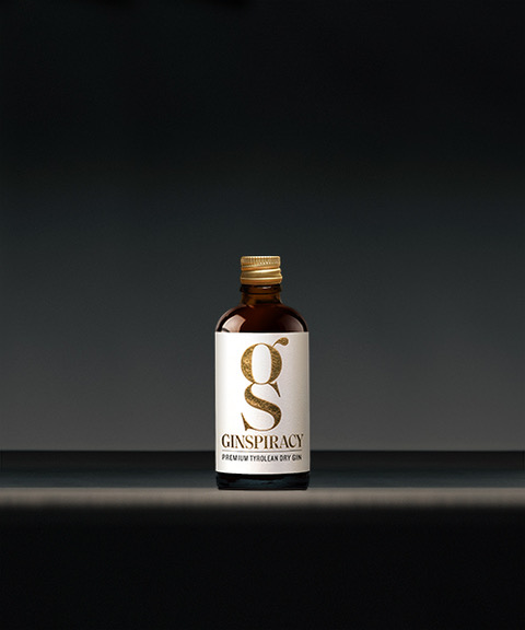 Ginspiracy Gin 5cl (dunkler Hintergrund)