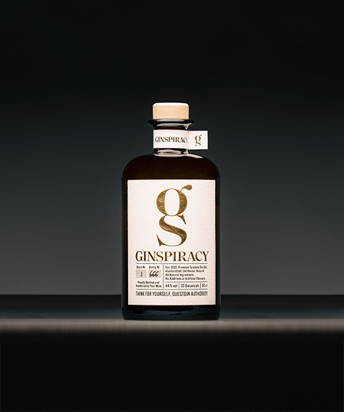 Ginspiracy Gin 50cl (dunkler Hintergrund)